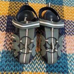 Like New Avalanche Kids Green and Black Hiking Water Sandals Size 3Y